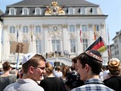 Lidé v Bonnu protestovali proti napadení idovského profesora.