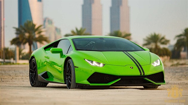 Brit si v Dubaji pjil Lamborghini Hucarán. Na den vás pijde na zhruba 25 tisíc korun.