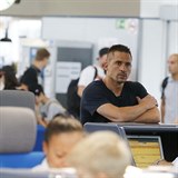 Tomáš Plekanec na pražském letišti. Po rozchodu s Lucií odlétá do Kanady.