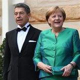 Ještě v červenci to vypadalo, že se k sobě Merkelová se Sauerem mají.