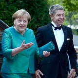 Krachuje snad Angele Merkelové manželství s Joachimem Sauerem?
