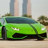 Brit si v Dubaji pjil Lamborghini Hucarn. Za den vs pijde na zhruba 25...