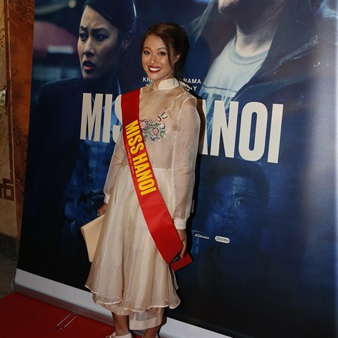 Ha Thanh petlkov na premie filmu Miss Hanoi.