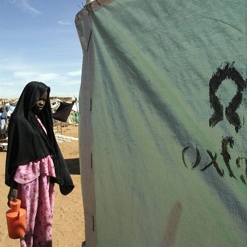 Humanitrn organizace Oxfam lt v podnm malru.