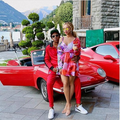 Jay-Z a Beyonc byli u jezera Como nepehldnuteln.
