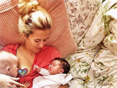 Tamara Klusová kojení fotí a dává na sociální sít.