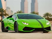 Brit si v Dubaji pjil Lamborghini Hucarán. Za den vás pijde na zhruba 25...