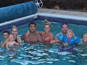 Rodinná idylka u bazénu