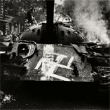 Josef Koudelka fotografováním ruských tanků z těsné blízkosti hodně riskoval.