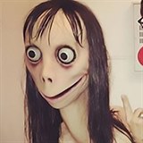 Momo je dílem japonské umělkyně, správci hry ji využili pro její děsivý vzhled.