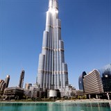 Na výstavbu věže Burj Khalifa bylo spotřebováno 330 tisíc kubických metrů...