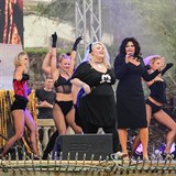 Dance Divas v podání Ilony Csákové, Dannie a Elis (vlevo)