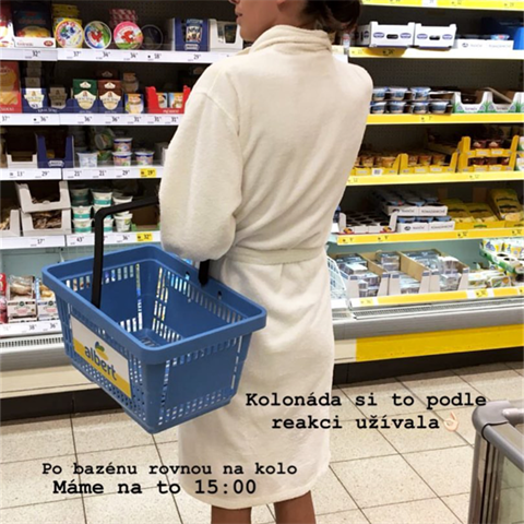 Aneta Vignerov v supermarketu.