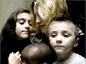 Madonna s dcerou Lourdes a synem Roccem a s adoptovaným chlapcem.