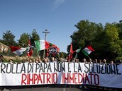 Krom místních v Rocca di Papa protestovali i píznivci krajn pravicového...