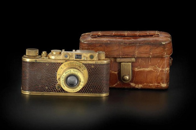 Zlat fotoapart Leica.