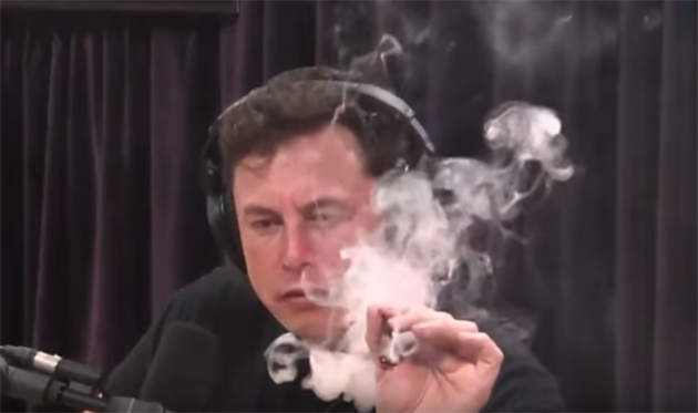 Elon Musk v marihuanovém oparu.