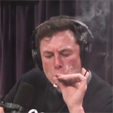 Elon Musk si popotáhl jako zkušený hulič.