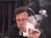 Elon Musk v marihuanovém oparu.
