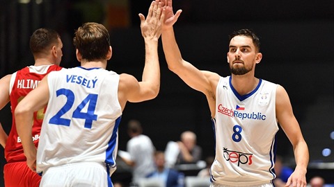 eský basketbal je v euforii, reprezentace postoupila po 37 letech na...