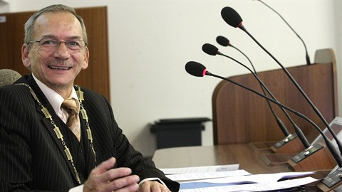 Senátor Jaroslav Kubera svým projevem v Terezín popudil nkteré kolegy a neziskové organizace.