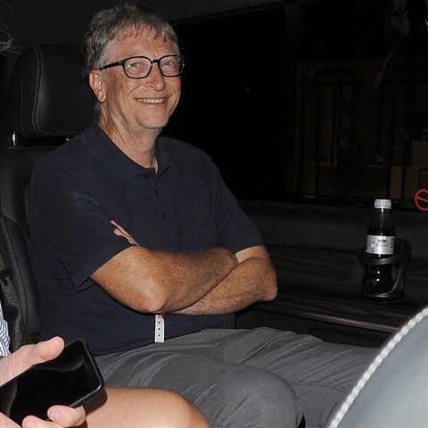 Bill Gates pispv na charitu obrovskm mnostvm penz.