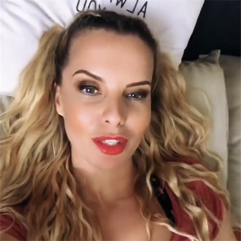 Kateina Kristelov na Instagramu slibuje/vyhrouje, e z ni bude youtuberka.