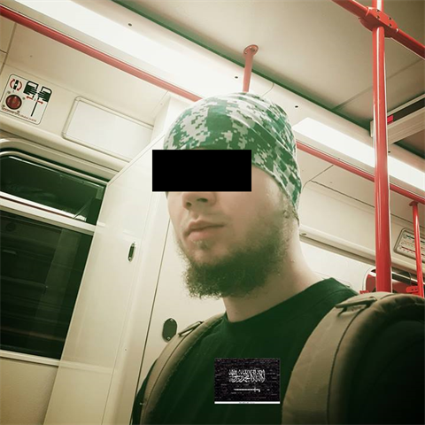 Radikln islamista cestoval metrem. Chystal snad pout vbuninu tam?