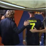 Ronalda cestou ze hit utovala esk legenda Pavel Nedvd. Ten pitom...