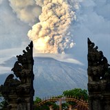 Lid na Bali sopt, mnoz turist podle nich nerespektuj jejich zvyky a...