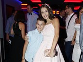 Sara Sandeva se svým bratrem na premiée filmu Po em mui touí.