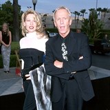 Linda Kozlowski s Paulem Hoganem v roce 2001.