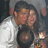 Ještě v klubu na Ronaldovi mohla nechat oči, později s ním prý ale Kathryn...