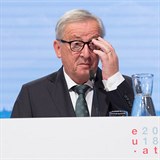 Šéf Evropské komise Jean-Claude Juncker je proslulý tím, že karafy s vodou jsou...