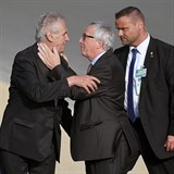 Šéf Evropské komise Jean-Claude Juncker je vyloženě líbací typ. Ono když od...
