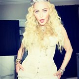 Madonna se prostě nálepky sexidol nechce zbavit ani v důchodovém věku.