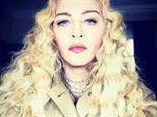 Madonna se datu narození v obance jenom smje. Jen aby jí úsmv nepeel...