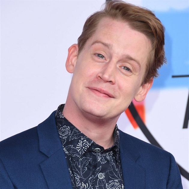 Macaulay Culkin na udlování cen American Music Awards. Na svj vk nevypadá.