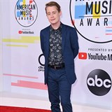 Macaulay Culkin na udlovn cen American Music Awards. Na svj vk nevypad.