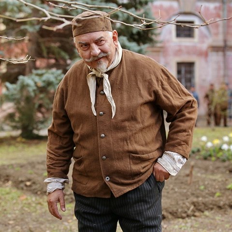 Miroslav Donutil v roli Karla Krame.