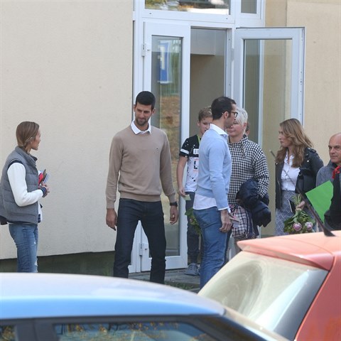 Hvzdn tenista Novak Djokovi dorazil na rozluku Radka tpnka.
