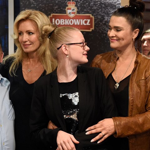 Mahulena Bočanová s dcerou Marinou a Kateřinou Brožovou