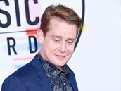 Macaulay Culkin na udlování cen American Music Awards. Na svj vk nevypadá.