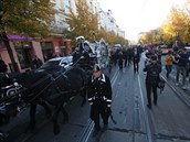 Pohební prvod kanu Kokových.