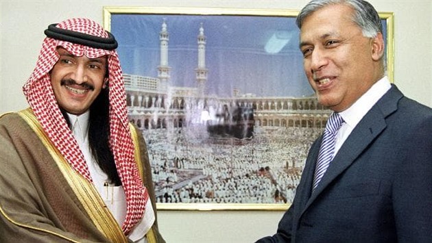 Princ Turki bin Bandar s pákistánským ministrem v roce 2003.