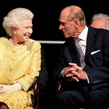 Státní návštěva v Kanadě v roce 2010. Královna a vévoda se na veřejnosti za...