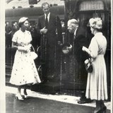 Královna Alžběta II. a princ Filip v roce 1954 během státní návštěvy Austrálie.