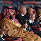 Mohamed bin Salmn pi zpase svoj zem proti Rusku na fotbalovm ampiontu