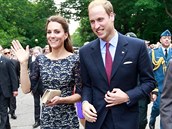 První státní návtva vévody a vévodkyn z Cambridge po jejich svatb. Je rok...