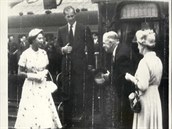 Královna Albta II. a princ Filip v roce 1954 bhem státní návtvy Austrálie.